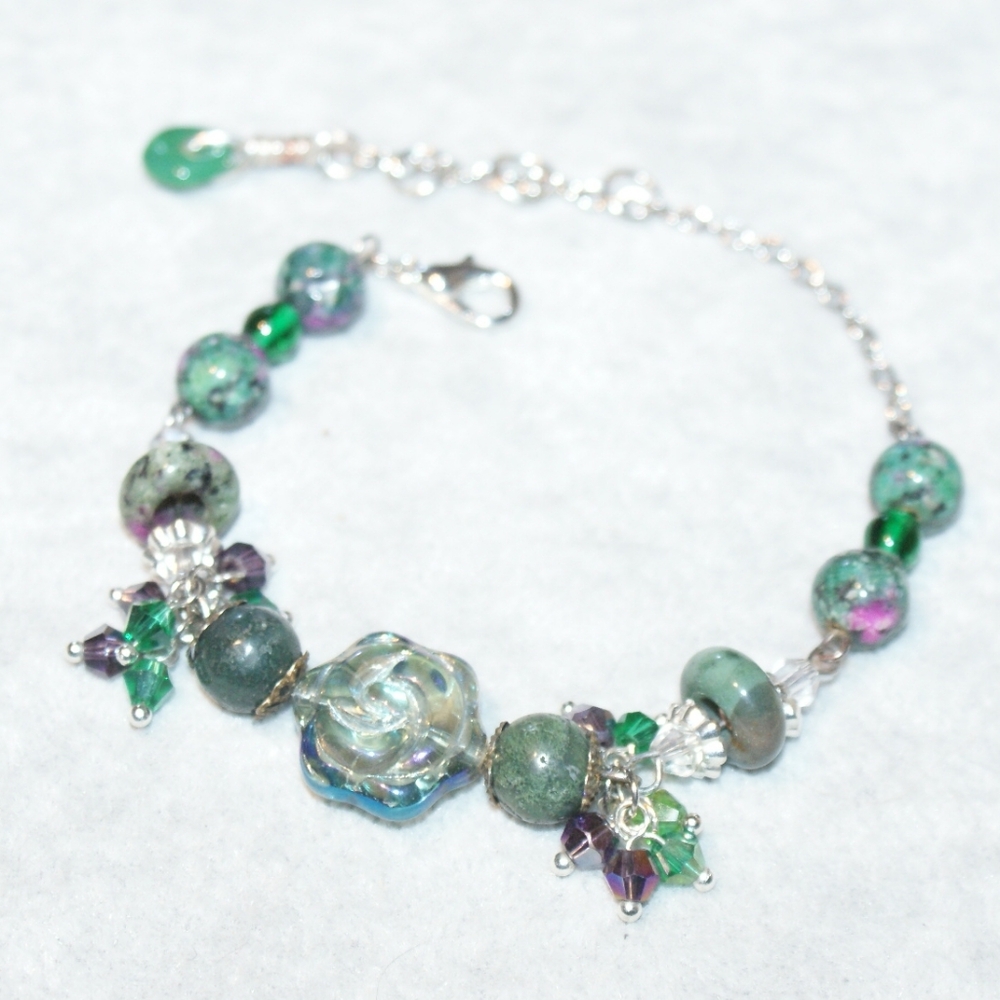 Green glass flower bracelet with crystal clusters BC-25-004